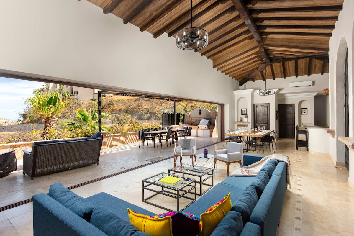 Luxury 6BR Villa with Ocean Views in Pedregal