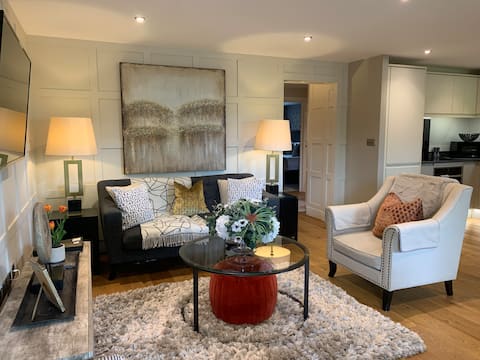 Popular Airbnb listing: #8 Brunel House Luxury Apartment in Great Malvern in Malvern