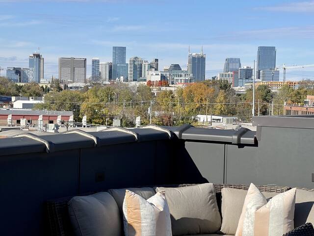 2 Super Lux WeHo Homes – 2 Rooftops! -6 Bedrooms gallery image 3