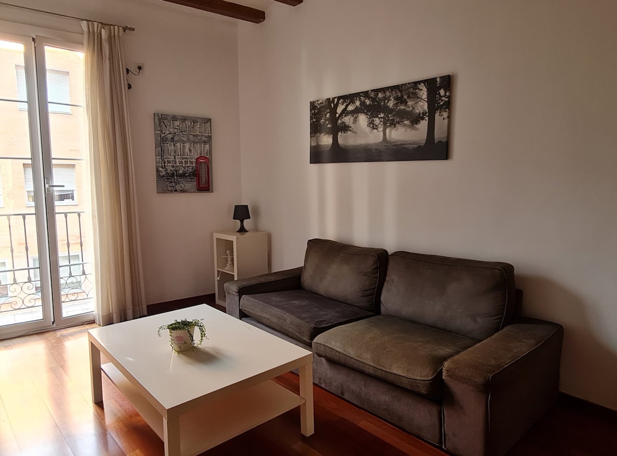 Successful Airbnb property: MUN21 - Apartment with balcony Sagrada Familia in El Camp De L'arpa Del Clot