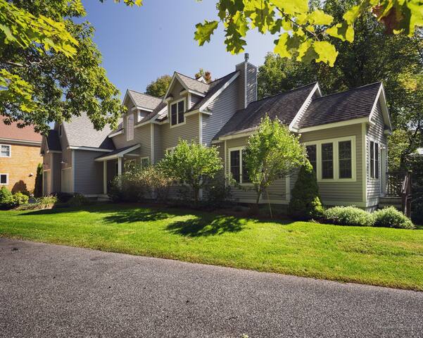 Jean Knapp Rentals managed Airbnb listing 3