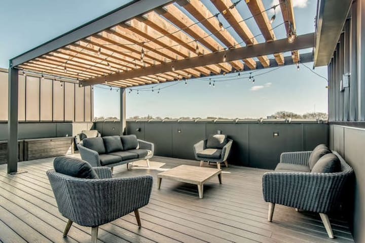 Luxury WeHo Home w/ DT Rooftop Views + Nightlife