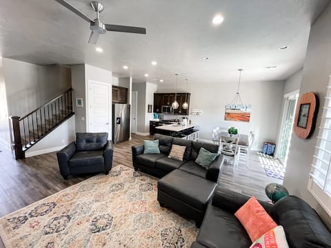 Successful Airbnb property: Poolside Retreat Arcade, ping pong, pickleball in Santa Clara