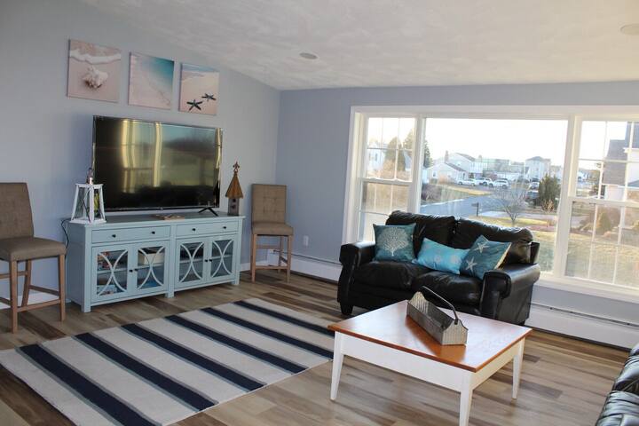 Scarborough Beach House, Sleeps 12 & AC!