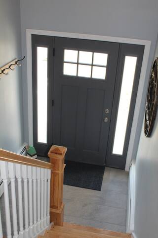 Scarborough Beach House, Sleeps 12 & AC! gallery image 3