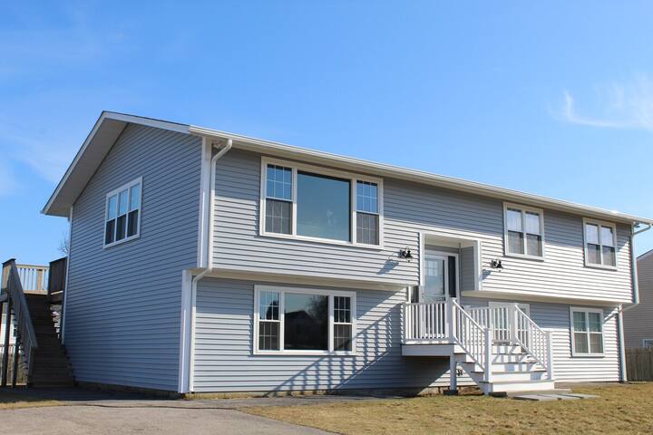 Scarborough Beach House, Sleeps 12 & AC! gallery image 2