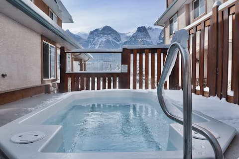 Scenic Mountain Retreat with Hot Tub & Park Pass