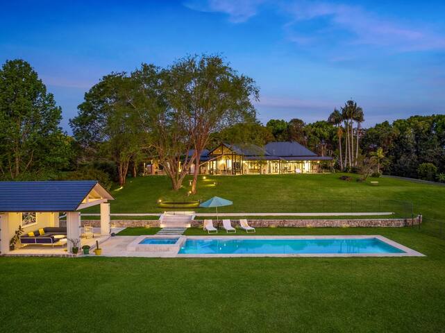 Fairway – Luxury Federal retreat with 14m pool