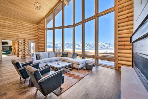 Luxe Mountain Cabin w/ Spa, 6 Mi to Park City!