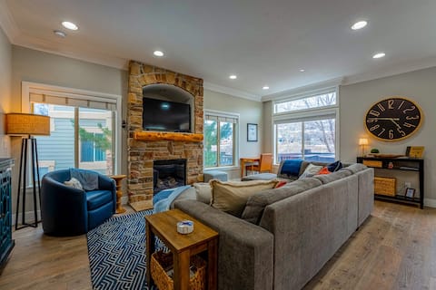 Heaven’s Gate LS48 | Ski Retreat | Hot Tub & Views