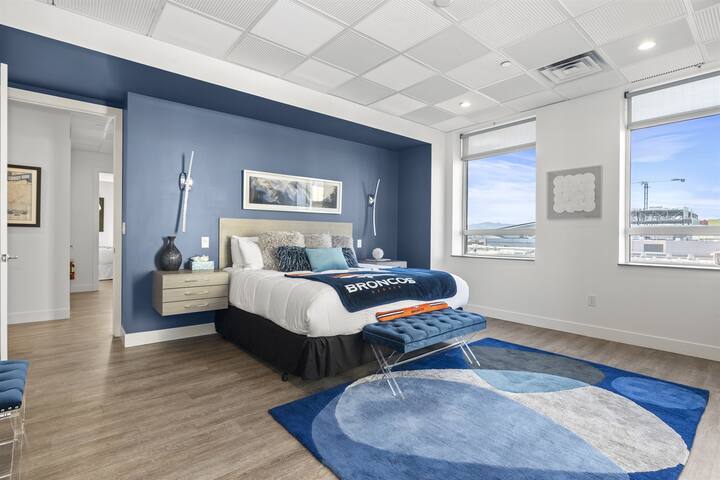 The All-Star! Deluxe Penthouse in Heart of Downtow gallery image 2