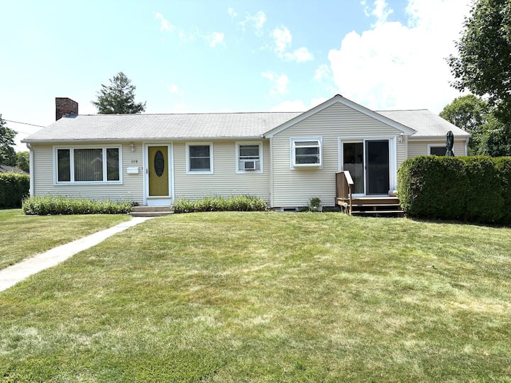 One-level Home In Narragansett Pier! - Narragansett, RI