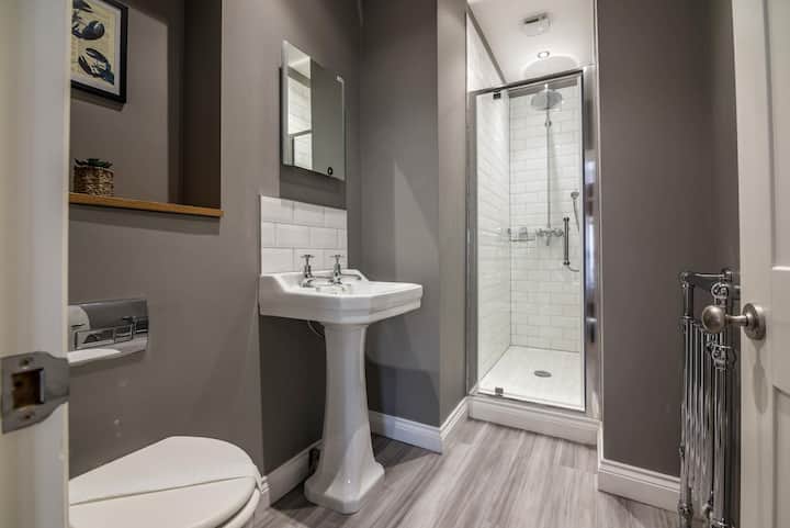 Lady Tenby - 2 Bedroom Luxury Apartment - Tenby