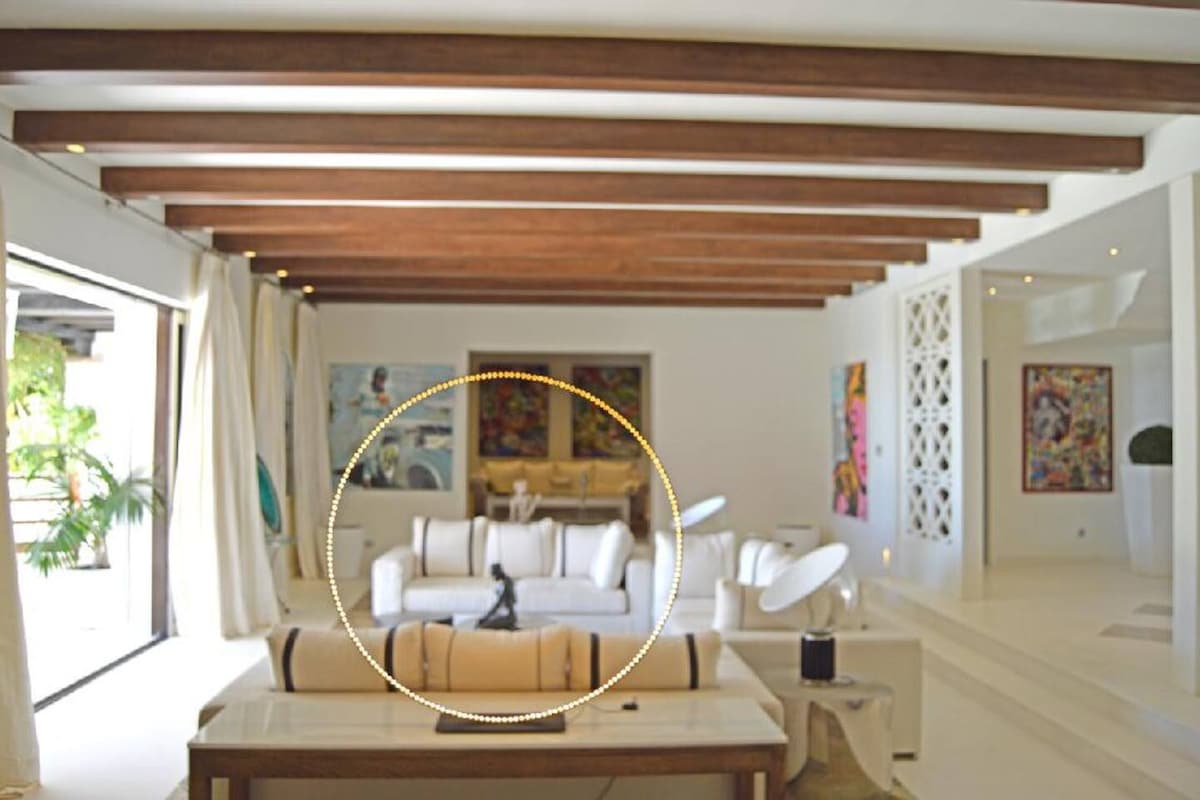 Sunny Elite Villa right on the Beach 3