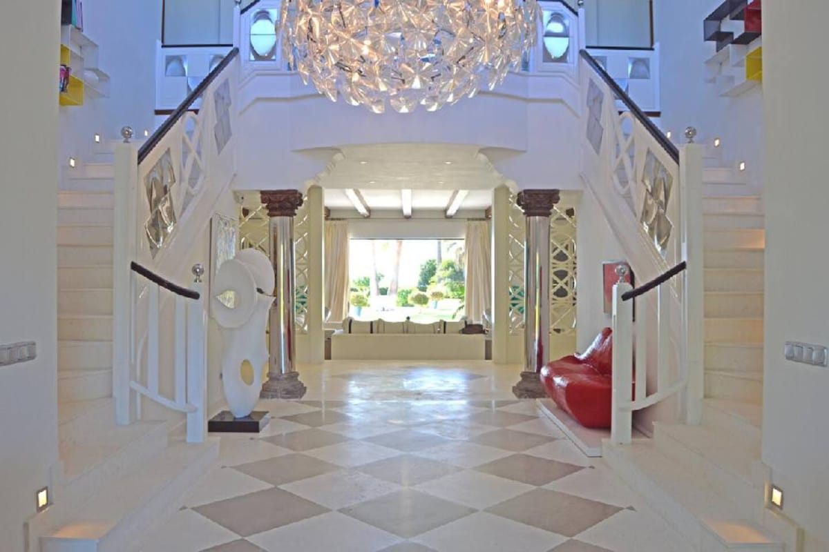 Sunny Elite Villa right on the Beach 5