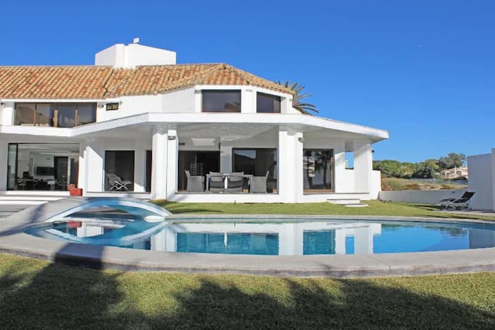 Beachside Villa With Private Pool - Costa del Sol