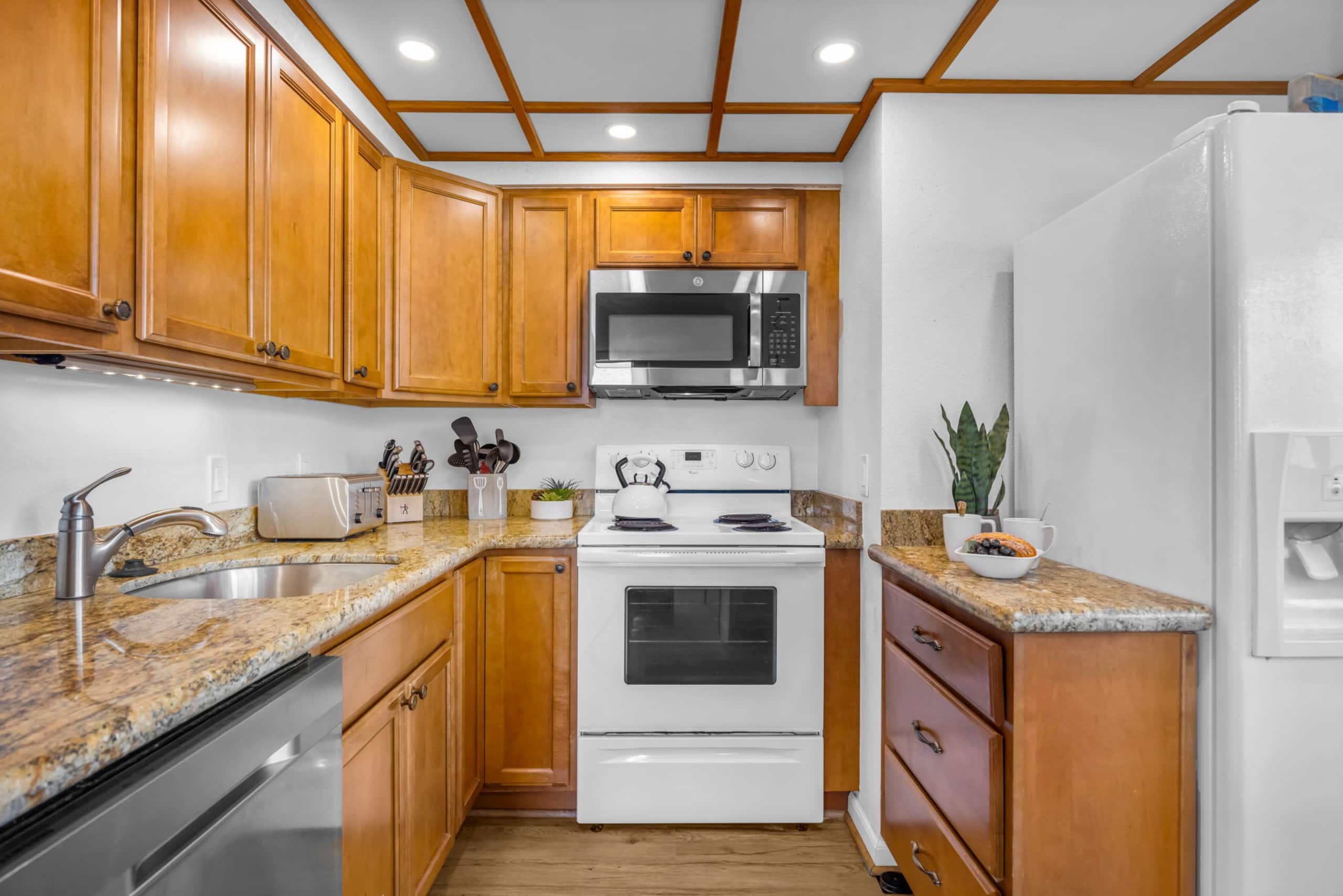 Condo in Lahaina · ★4.45 · 2 bedrooms · 4 beds · 2 baths - Image 14
