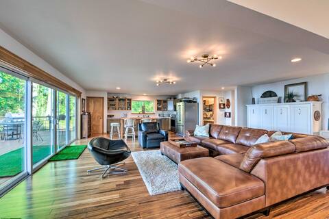 Mid-Century Cabin w/ Deck & Puget Sound Vistas!