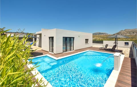 Awesome home in Split with WiFi