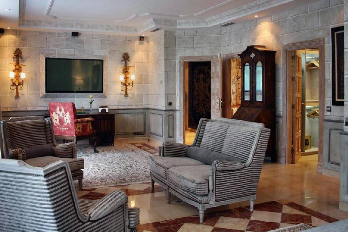 Luxury Waterfront Estate on the Costa del Sol 4