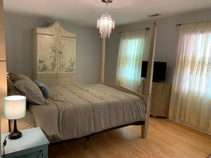 Queen Antique Bed - Room 2