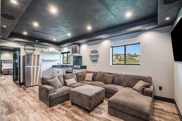 Hollywood Hills Panoramic Views gallery image 3