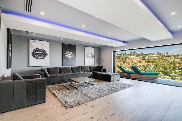 Hollywood Hills Panoramic Views gallery image 4