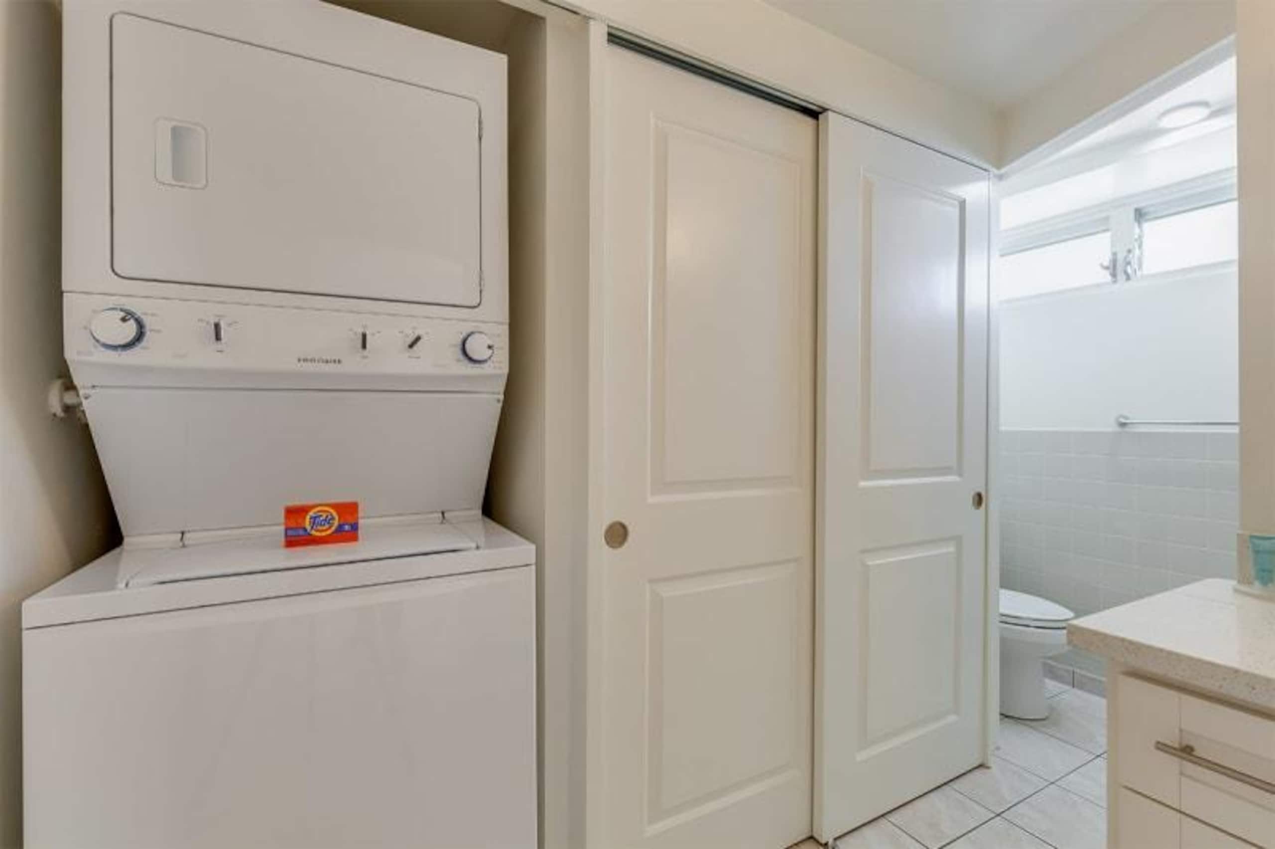 Condo in Honolulu · ★4.63 · Studio · 1 bed · 1 private bath - Image 15