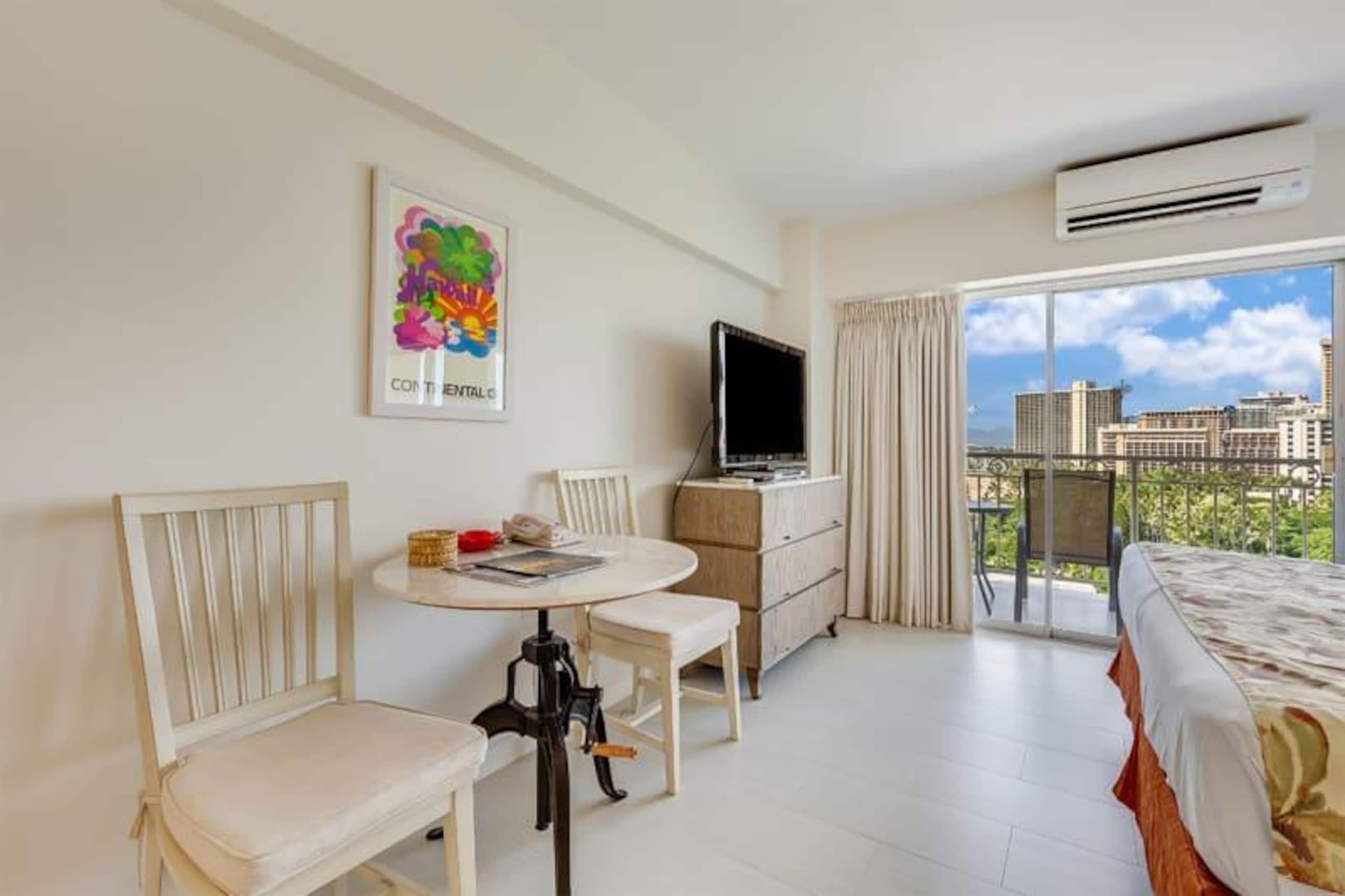 Condo in Honolulu · ★4.63 · Studio · 1 bed · 1 private bath - Image 34