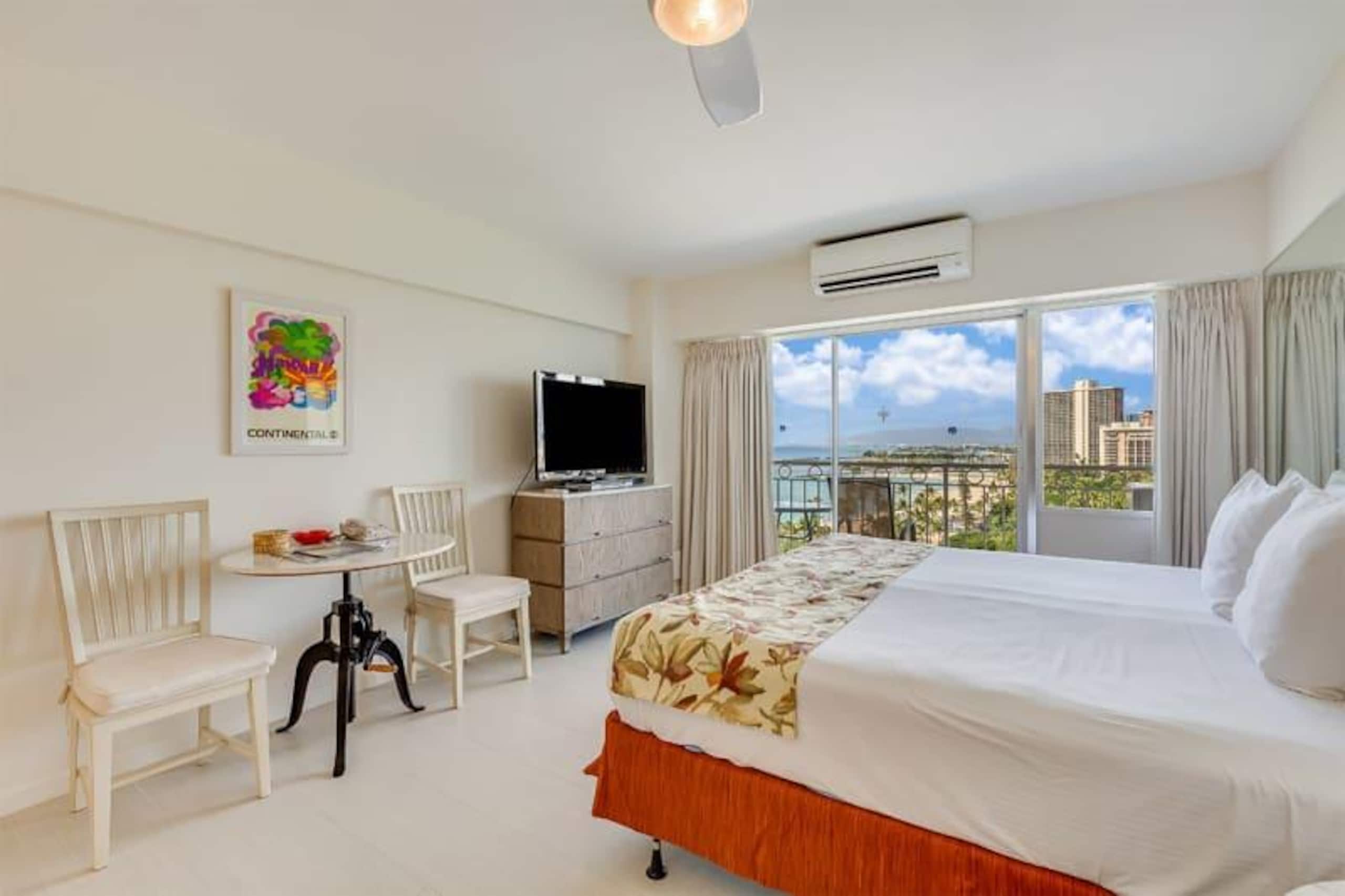 Condo in Honolulu · ★4.63 · Studio · 1 bed · 1 private bath - Image 31