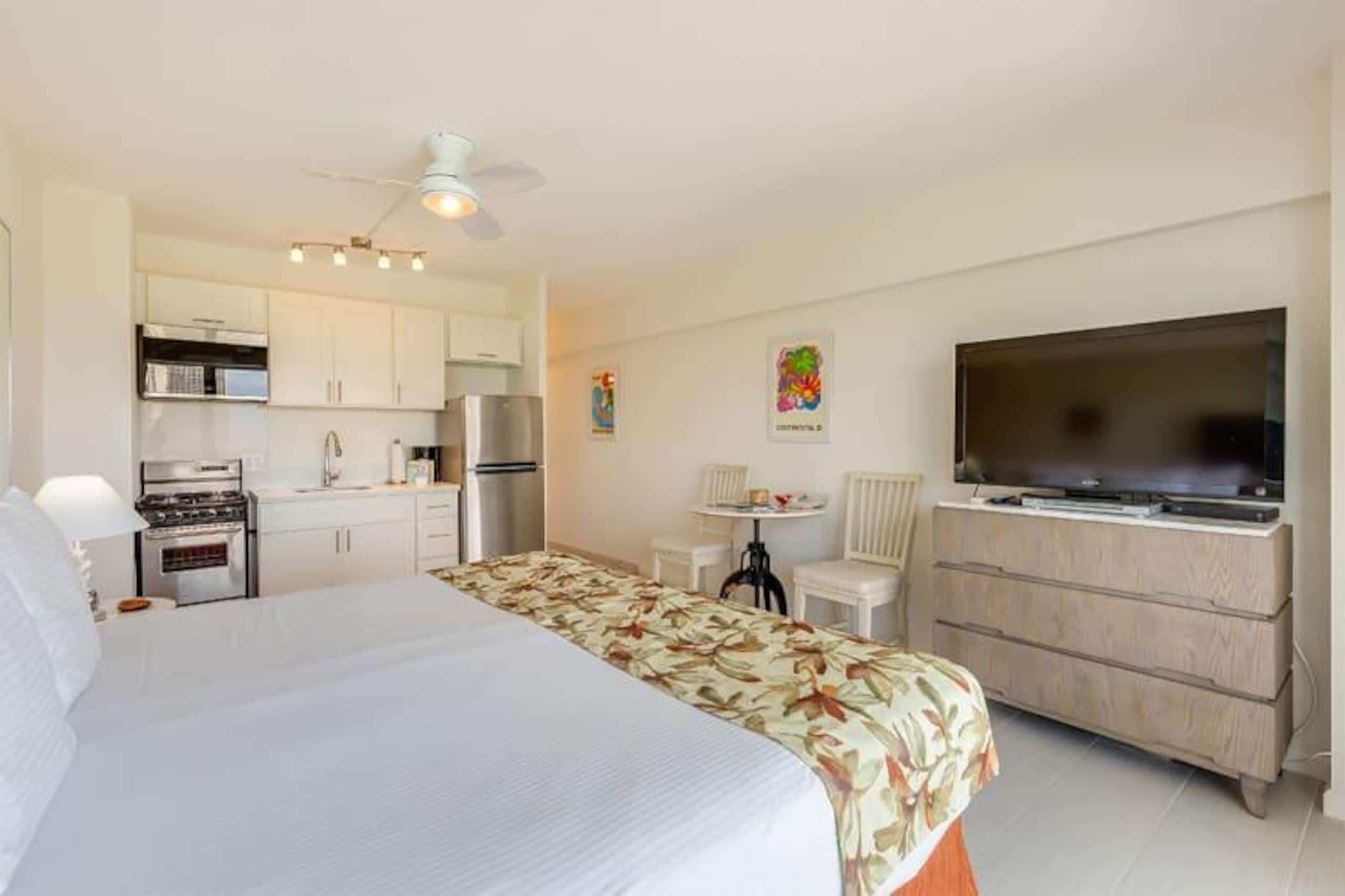 Condo in Honolulu · ★4.63 · Studio · 1 bed · 1 private bath - Image 35