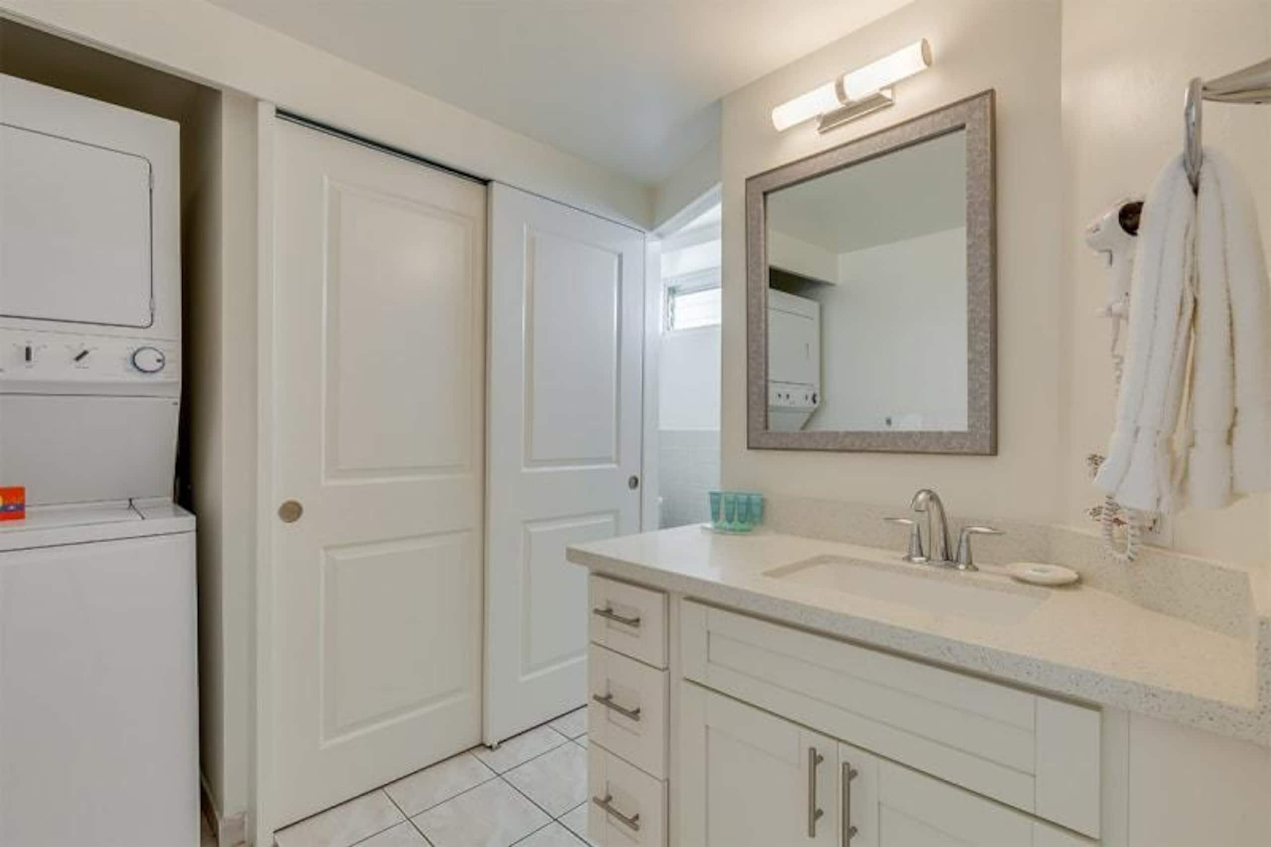Condo in Honolulu · ★4.63 · Studio · 1 bed · 1 private bath - Image 37