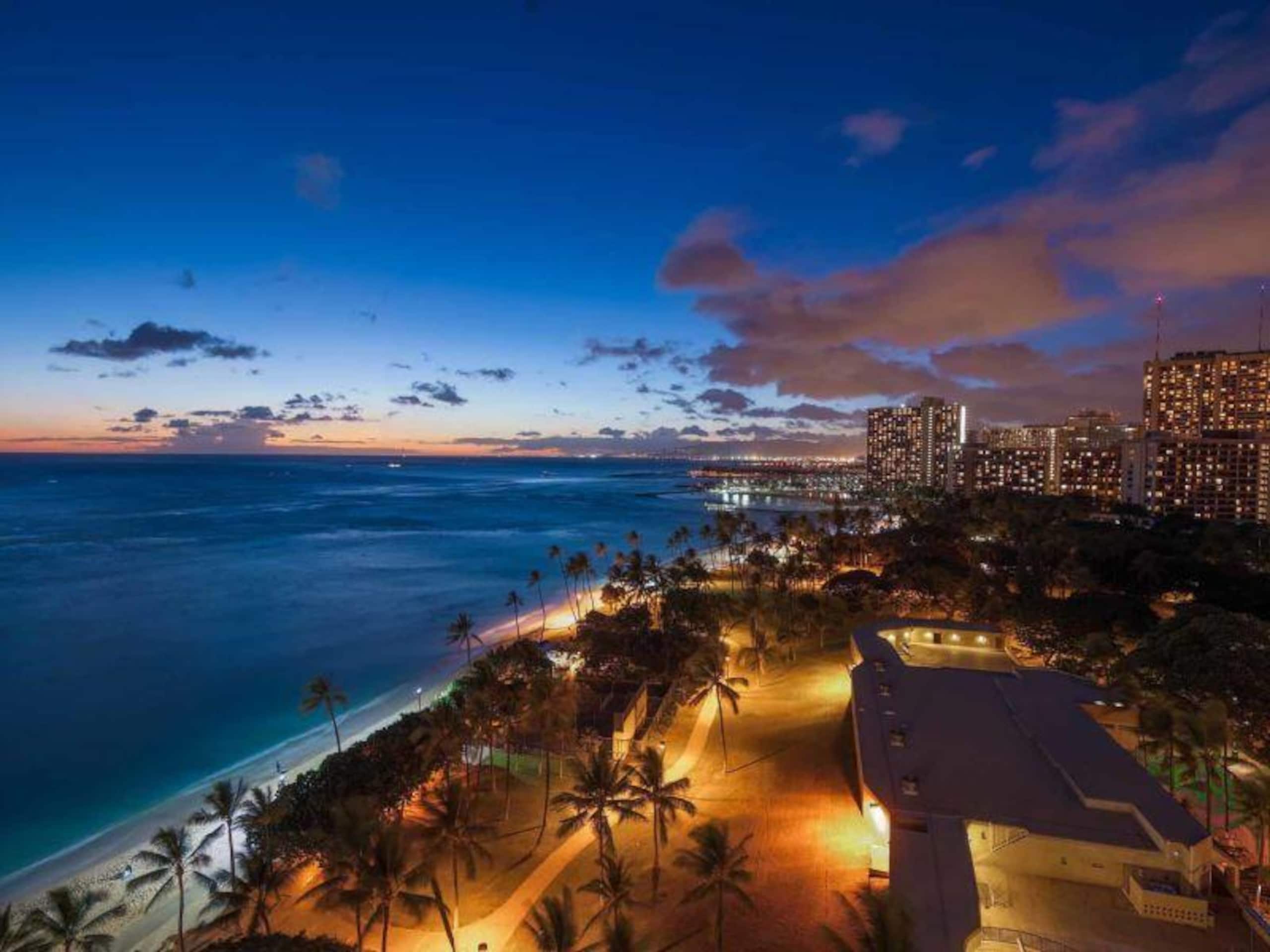 Condo in Honolulu · ★4.63 · Studio · 1 bed · 1 private bath - Image 29