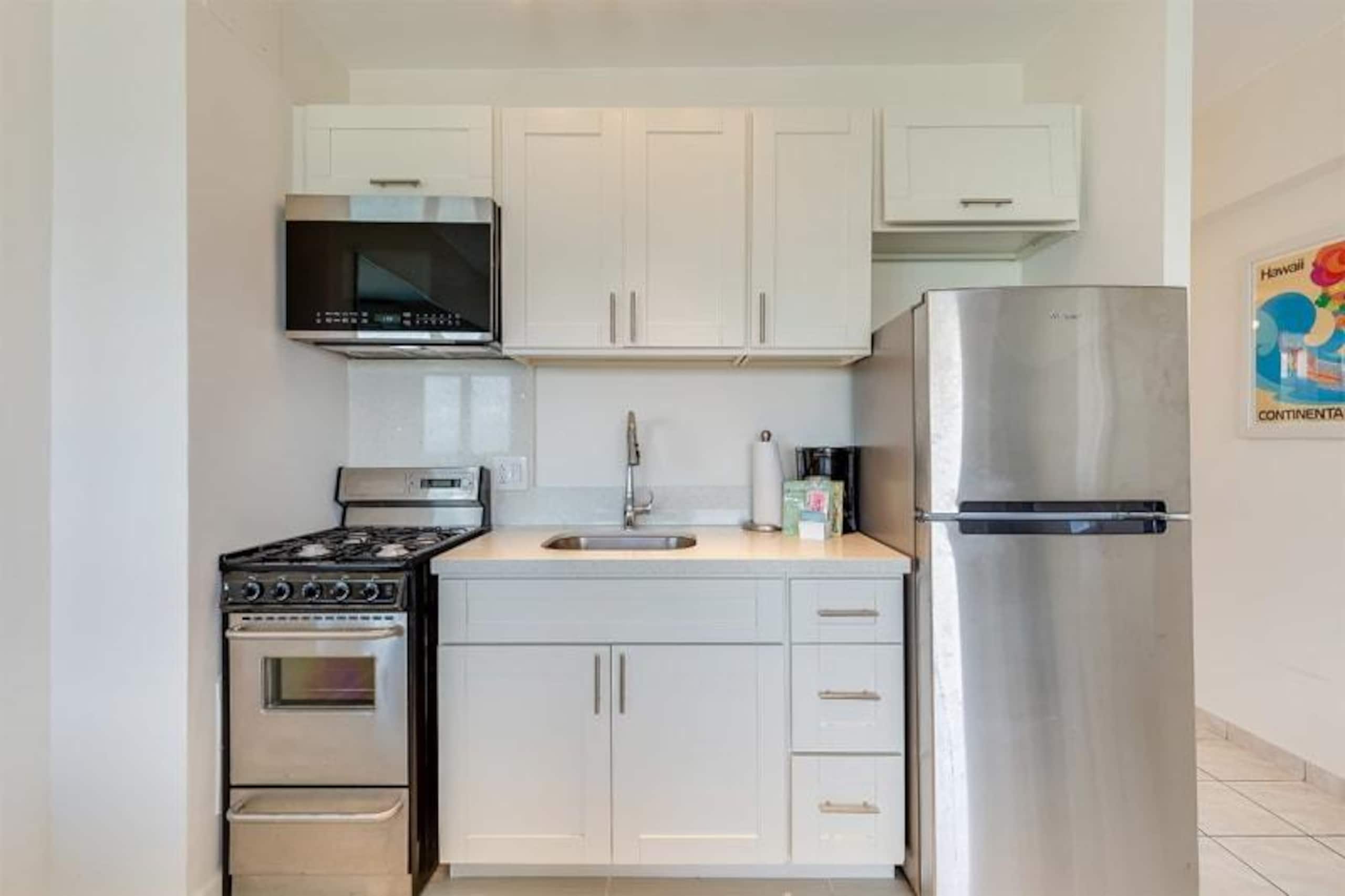 Condo in Honolulu · ★4.63 · Studio · 1 bed · 1 private bath - Image 1