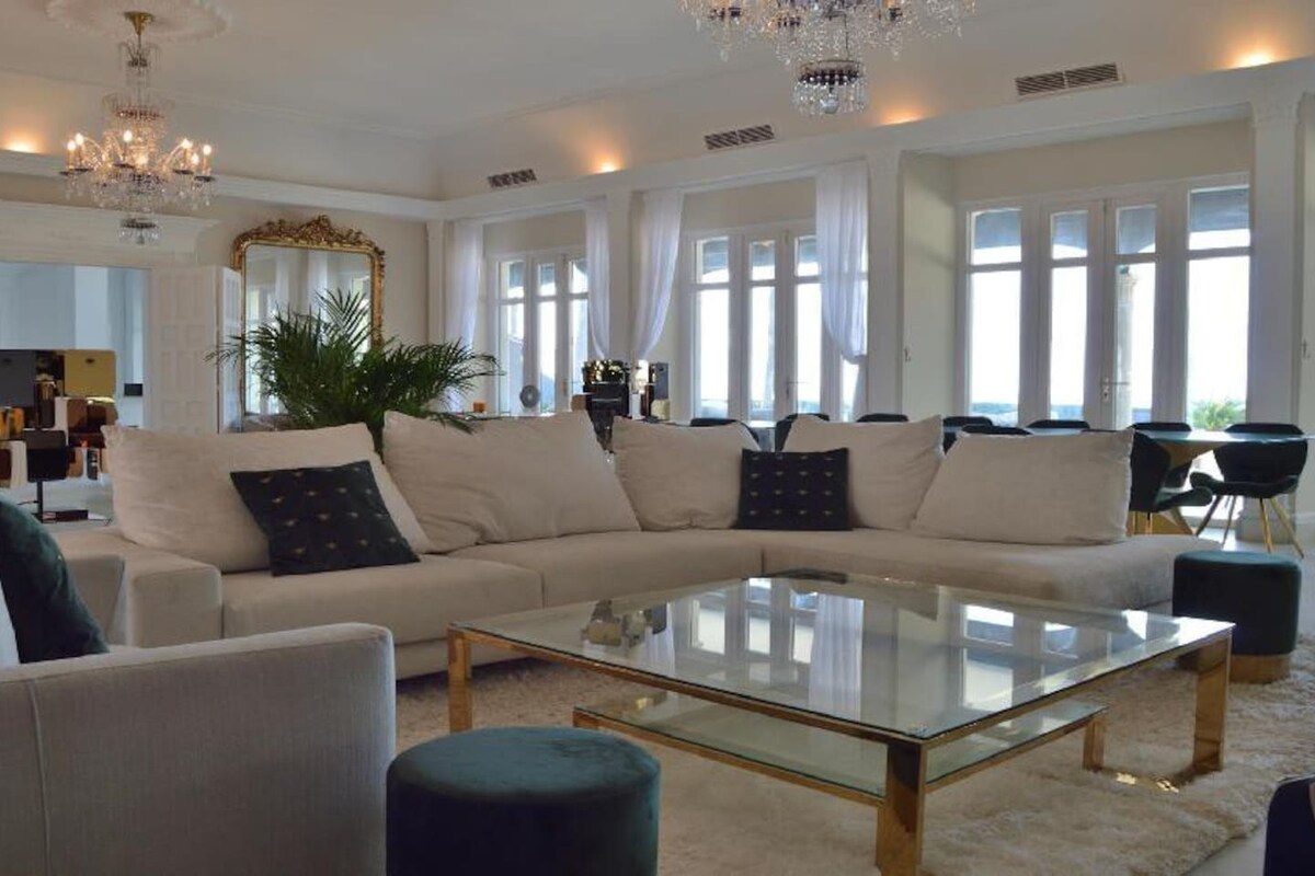 Los Monteros' Finest Villa with Balinese Touch 3