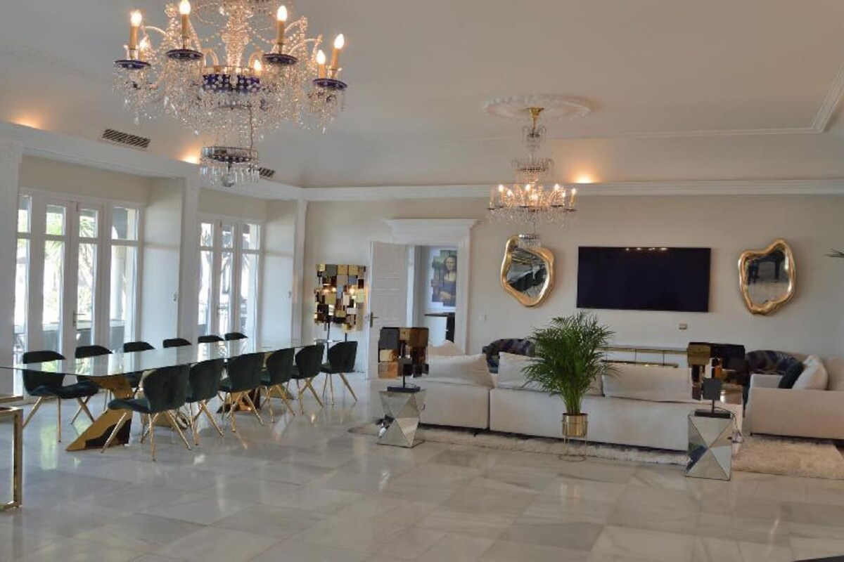 Los Monteros' Finest Villa with Balinese Touch 4