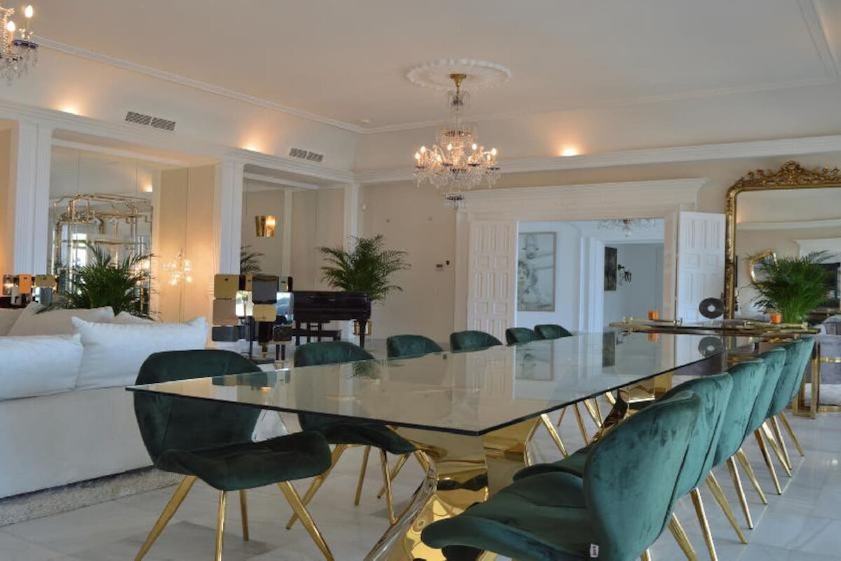 Los Monteros' Finest Villa with Balinese Touch 5