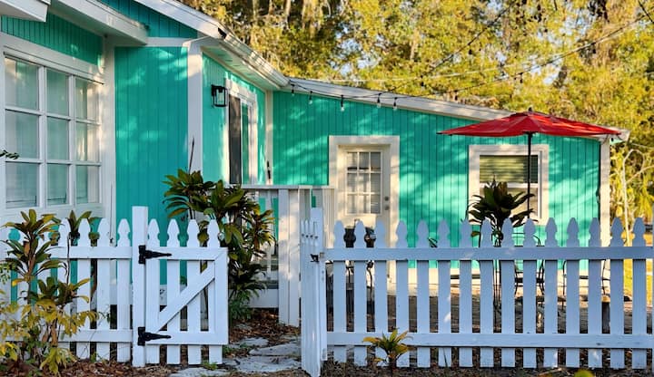 Casa Artista - Enchanting Retreat Walk to Downtown - Houses for