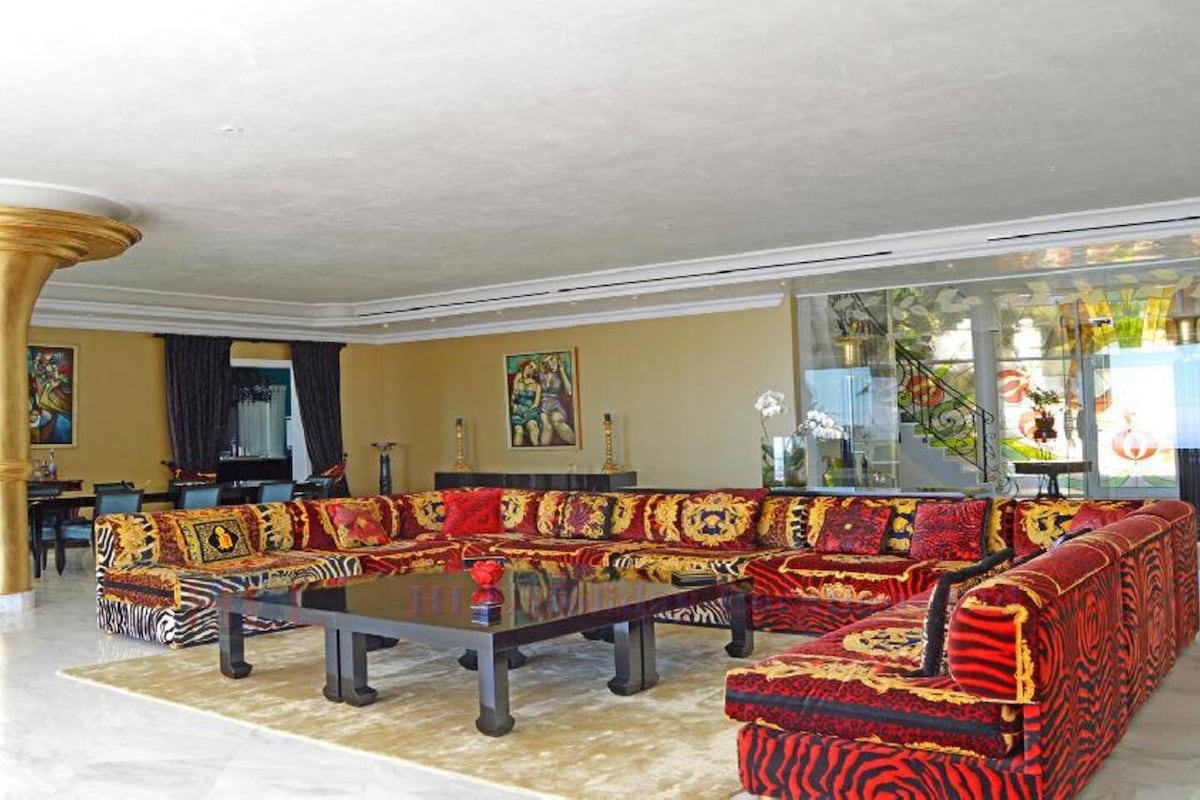 Exceptionally Finest Villa in Sierra Blanca 3