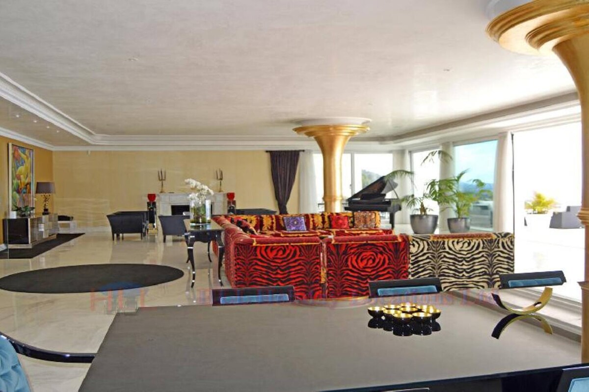 Exceptionally Finest Villa in Sierra Blanca 2