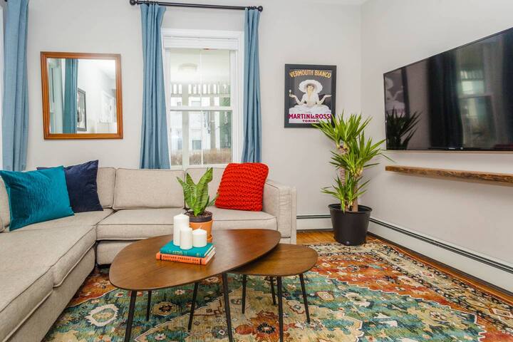 Cute Boston Condo | Near T gallery image 5