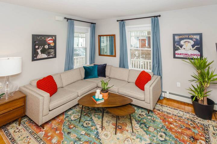 Cute Boston Condo | Near T gallery image 4
