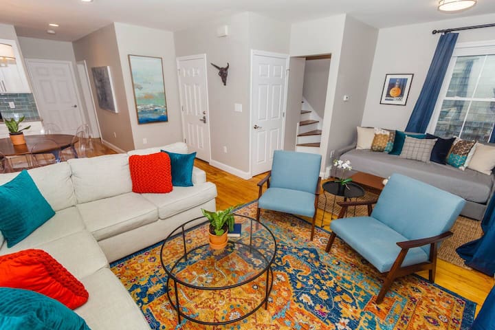 Cute Boston Condo | Near T