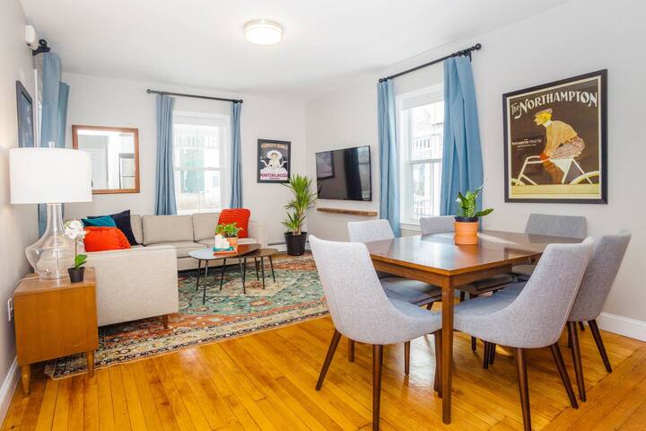 Cute Boston Condo | Near T gallery image 2