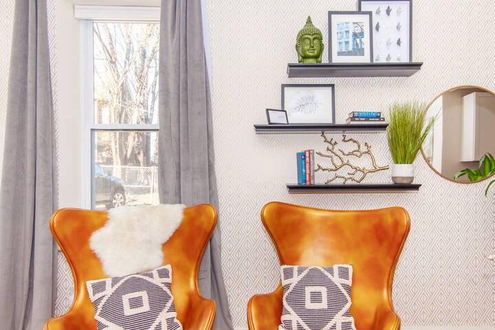 Expansive Luxury Triplex | near T gallery image 4