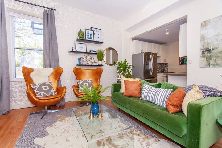 Expansive Luxury Triplex | near T gallery image 3