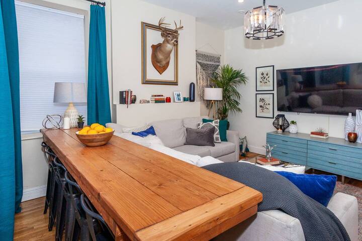 Expansive Luxury Triplex | near T gallery image 5