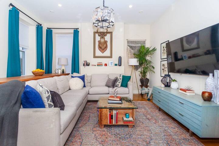 Expansive Luxury Triplex | near T gallery image 2