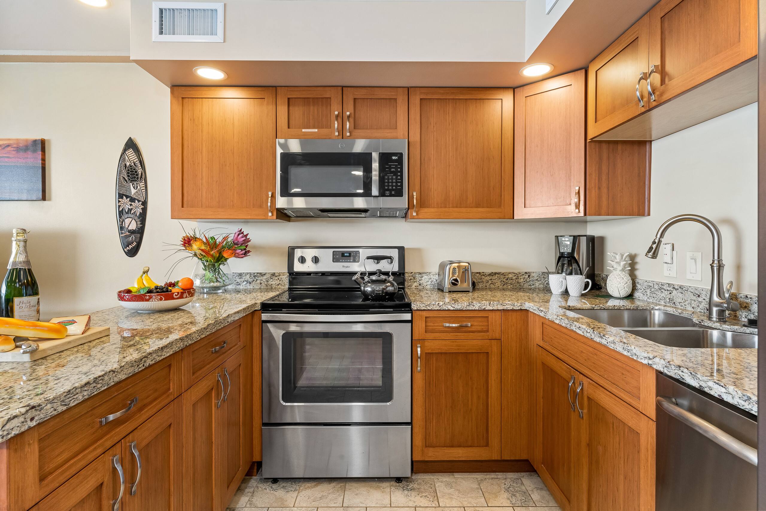 Condo in Lahaina · ★4.66 · 1 bedroom · 2 beds · 1 bath - Image 3