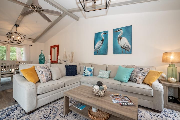 55 Lawton: Pet Friendly, Modern Luxury, Remodeled - Hilton Head Island, SC